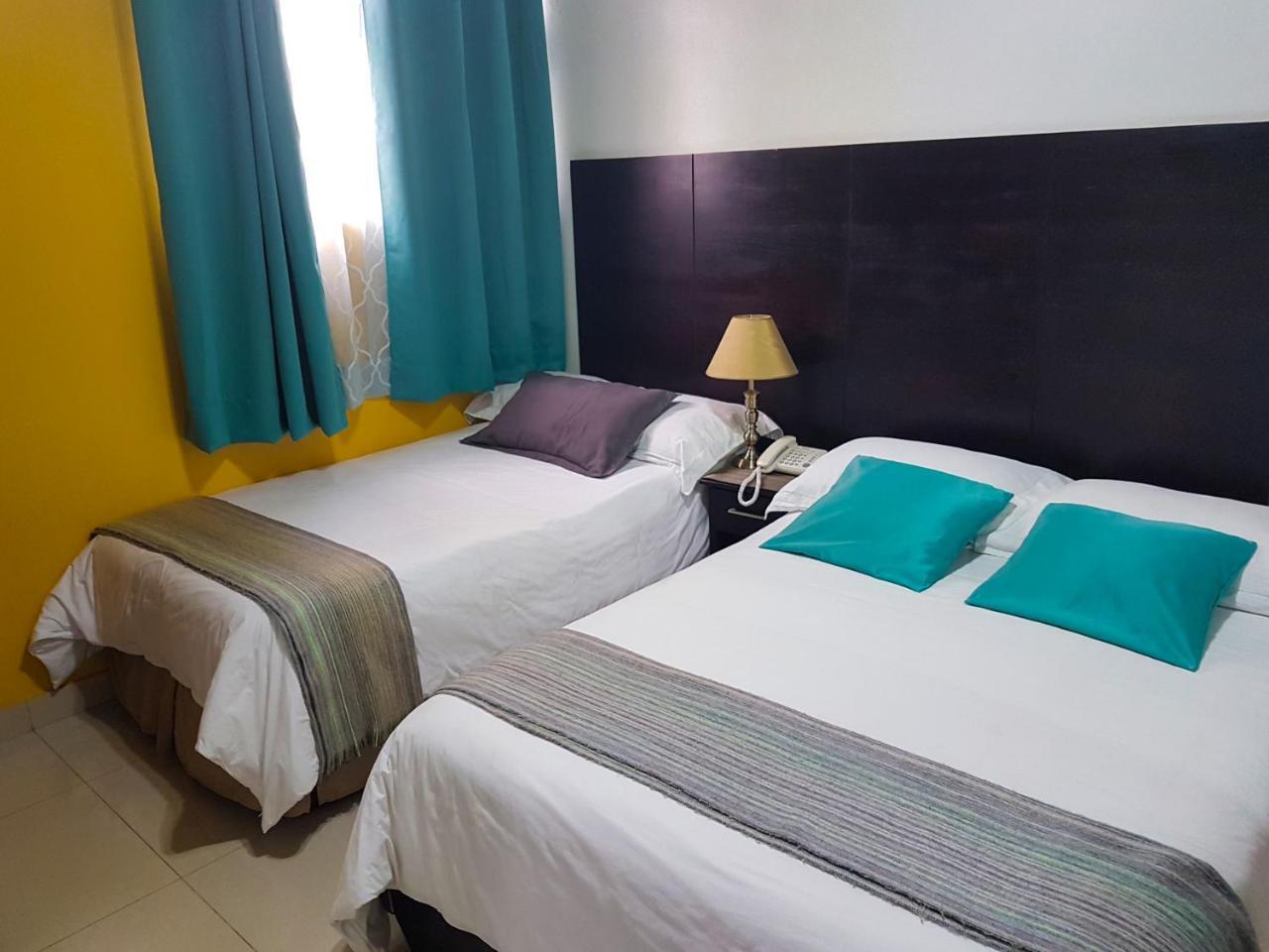 Hostal Blue Pacific Манта Экстерьер фото