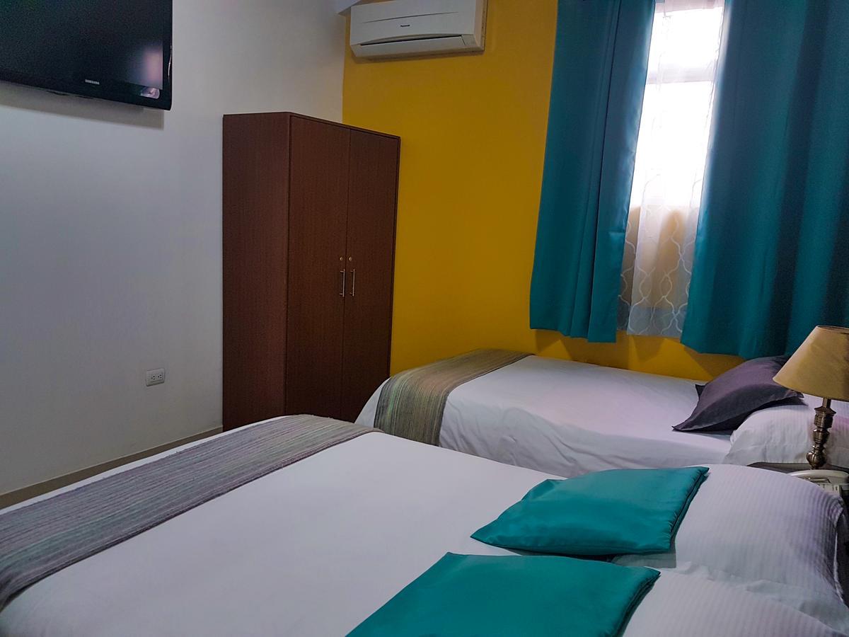 Hostal Blue Pacific Манта Экстерьер фото